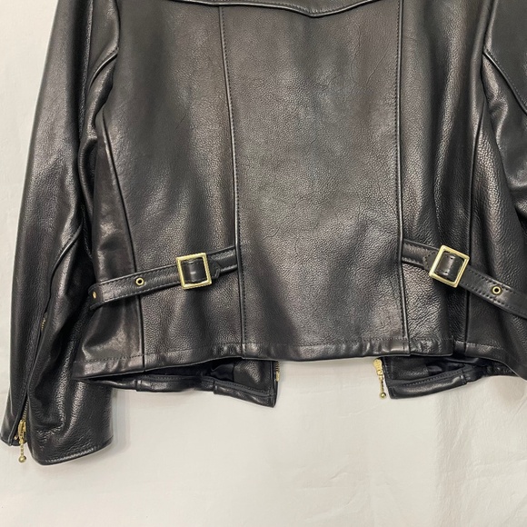 Women's Classic Black Leather Jacket - Picture 9 of 9